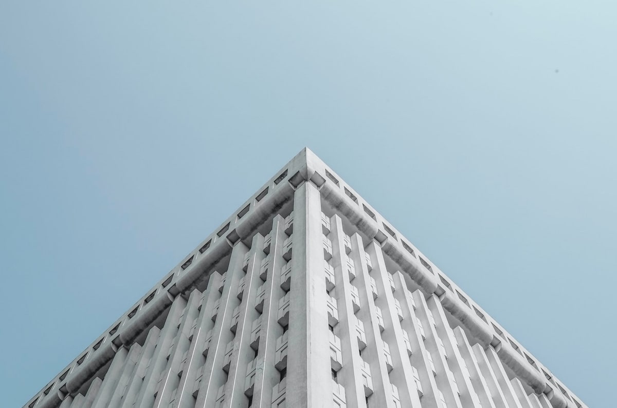 YY漫画读到这儿我会停一下：因为导语是不是先把结论塞给你不稳，所以先把证据逐条列出来